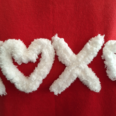 Trendy XOXO Chenille Embroidered Sweatshirt – Cute & Cozy Valentine’s Day Pullover