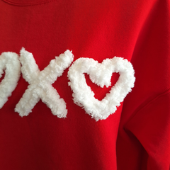 Trendy XOXO Chenille Embroidered Sweatshirt – Cute & Cozy Valentine’s Day Pullover